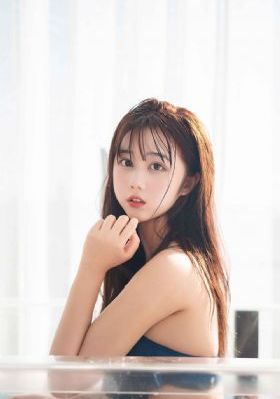 挠美女脚心