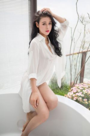 我们在黑暗中相拥