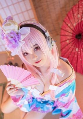女子迪士尼上厕所超时崩溃大哭